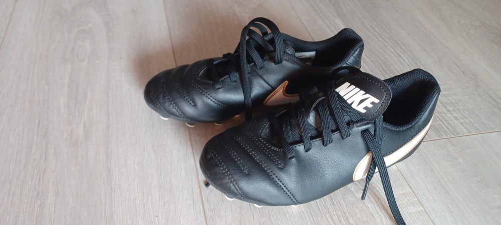 Adidasi crampoane 33