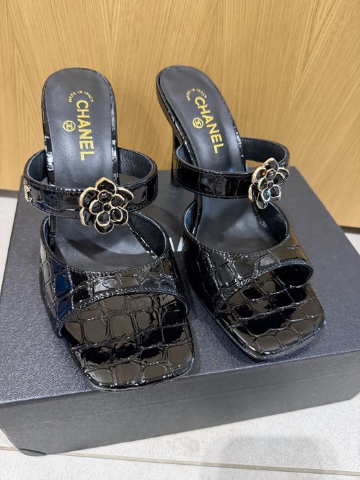 Високи чехли Chanel