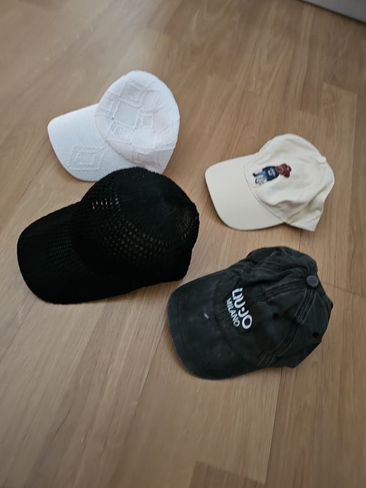 Дамски шапки различни цветове