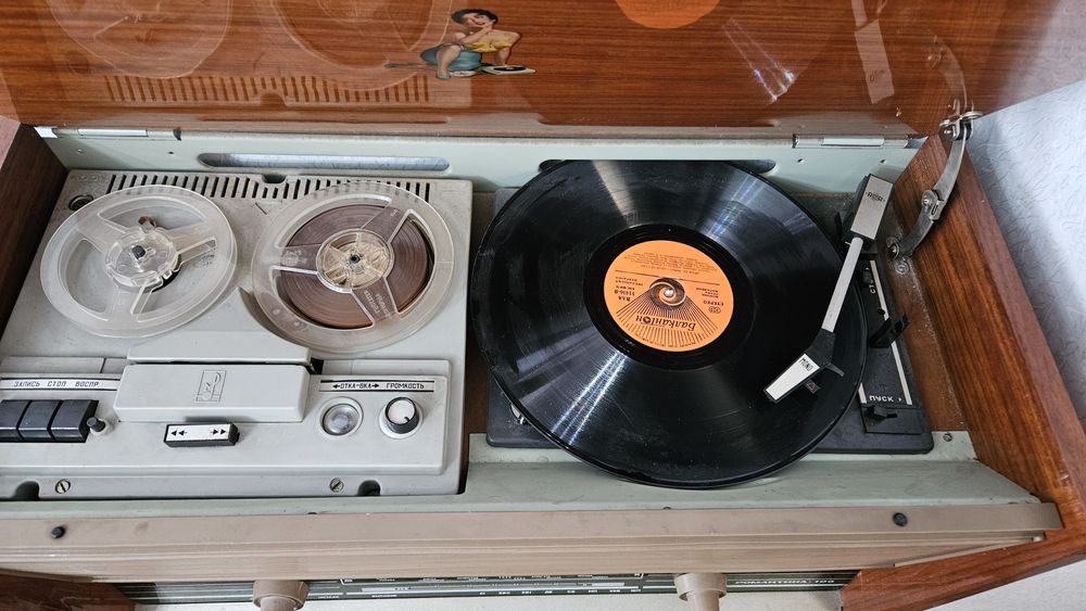 Радио грамофон и магнетофон Романтика 103