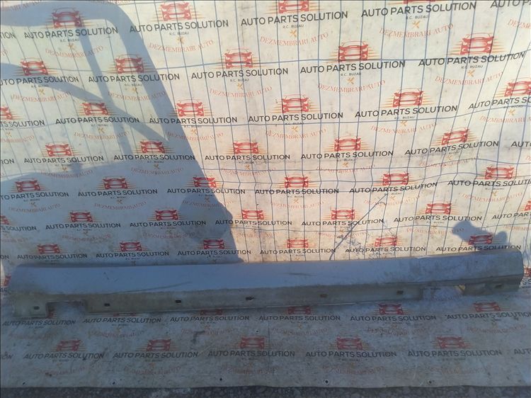 prag dreapta mercedes benz  e class an fabr. 2010