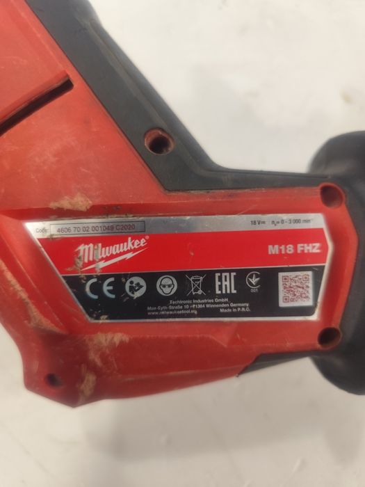 Безчетков акумулаторен саблен трион Милуоки Milwaukee M18 FHZ