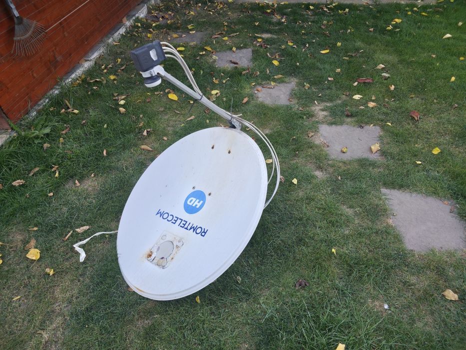 Antena satelit cu lnb