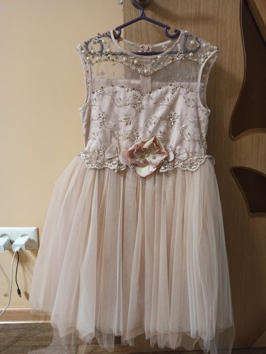 Продам платье для девочки