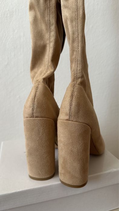 Cizme lungi peste genunchi