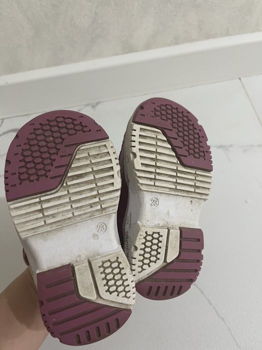 Продам зимнюю обувь на девочку