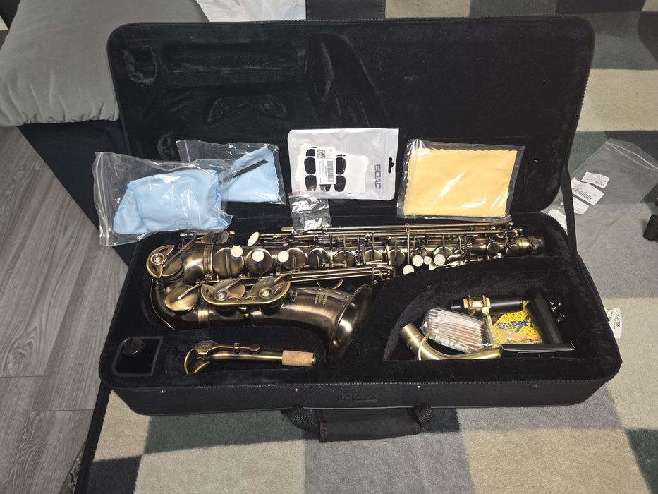 Saxofon alto EASTAR