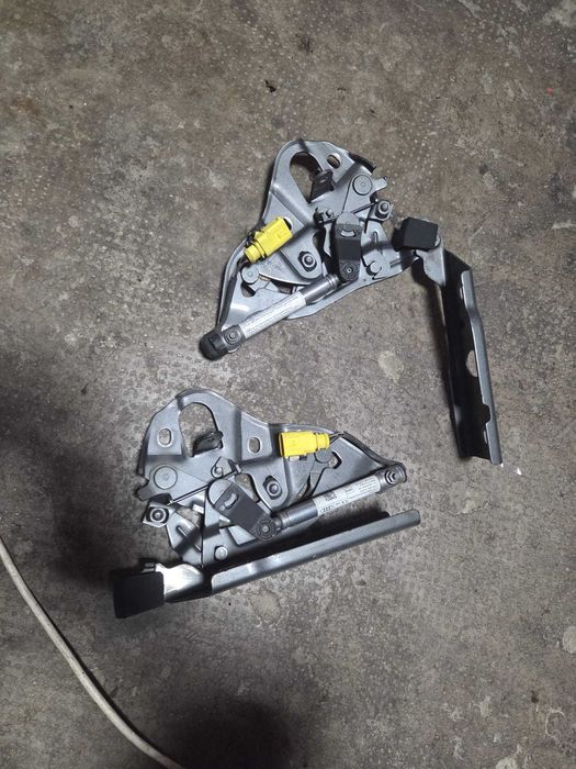 Balamale capota cu capse Audi Q7 4M cod 4M0823823