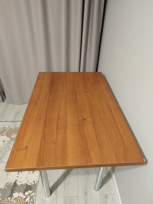 Продаётся обеденный стол