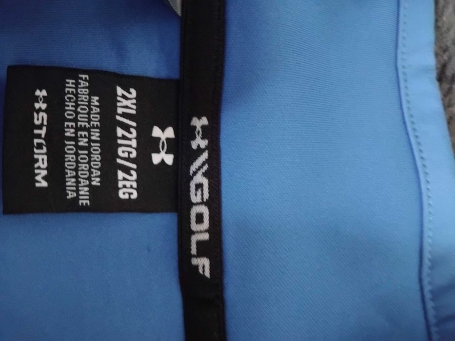 Продавам оригинална дреха (яке / горнище / суичър) Under Armour в страхотен син цвят.  Доставено  от USA
