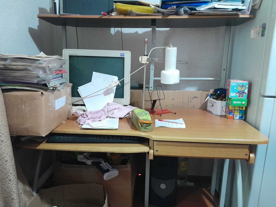 Продам компьютерный стол