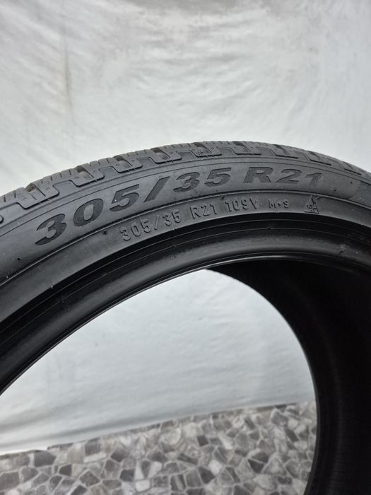 2бр 305 35 21 Pirelli Зимни - 22г