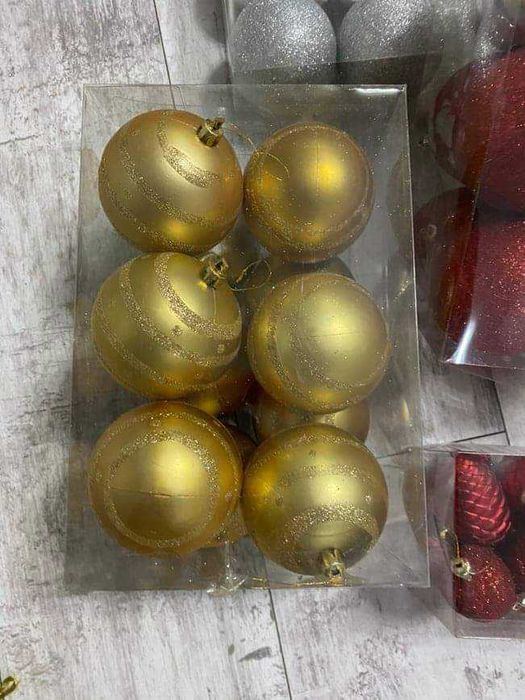 Коледна елха 210см. голяма и със 180бр шишарки