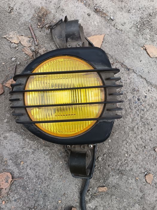 Продам противотуманку Делика