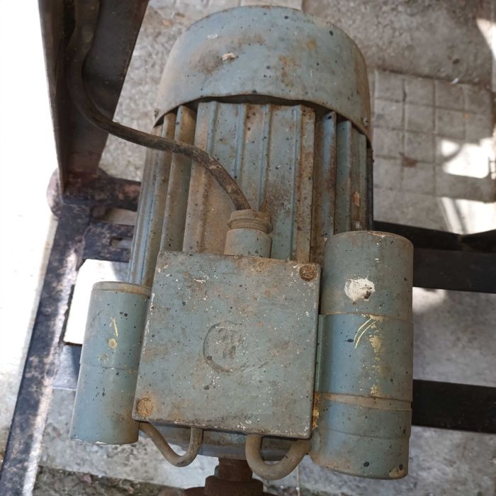 монофазен  ел мотор 2.2 киловата за фуражомелка .