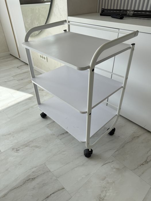 Masa si scaun pentru salon