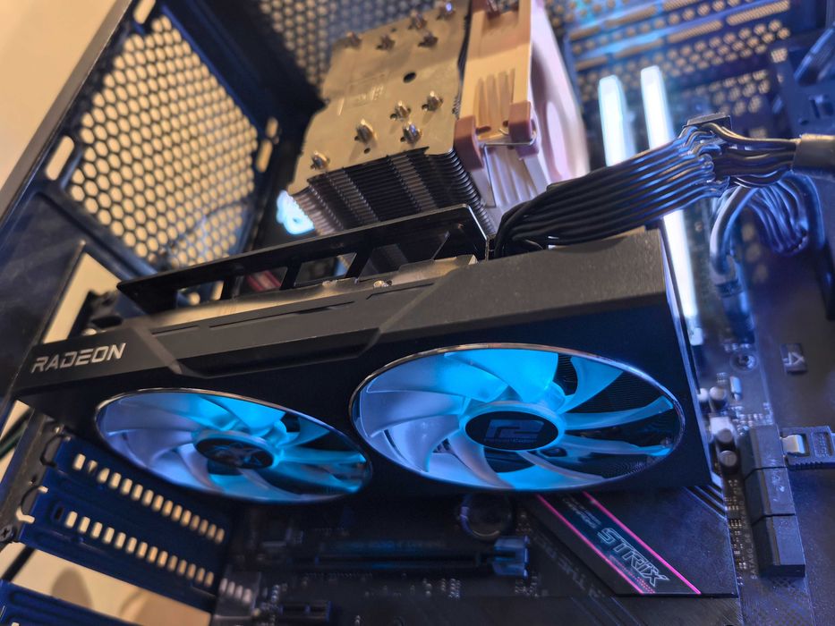 AMD RX 6600 8GB PowerColor Hellhound в отлично състояние