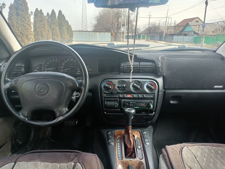 Продам Опель Омега универсал автомат