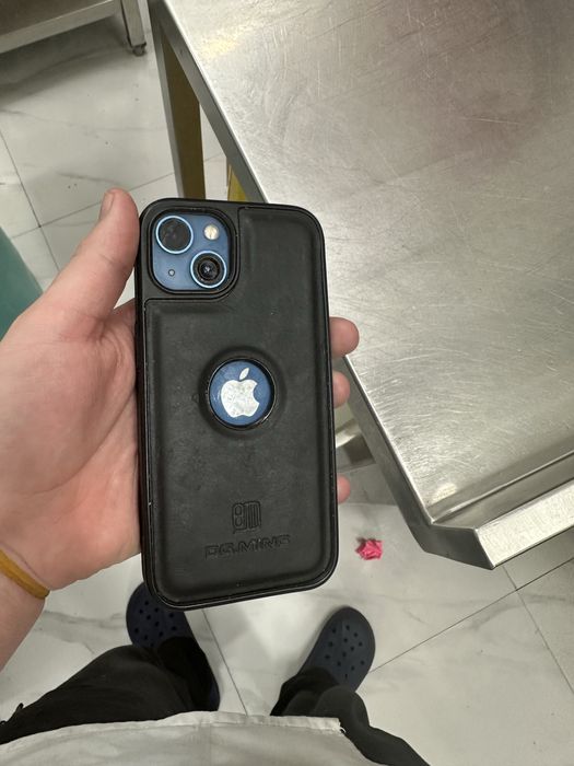 С гарнитей айфон 13