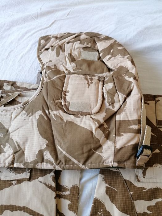 Pantaloni și tricou