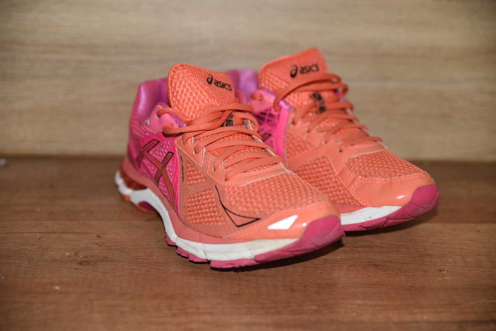 Asics GEL оригинални маратонки размер 40