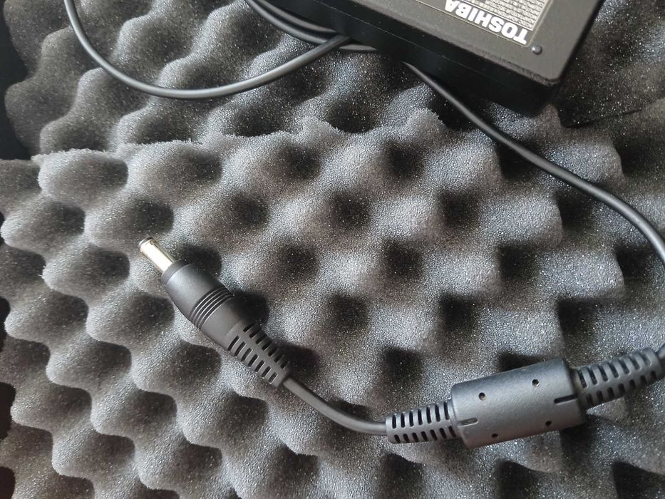 Incarcator Laptop Toshiba Alimentator Model PA3743U-1ACA