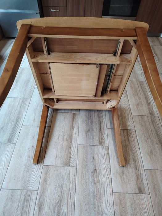 Дървени маси 2 бр.