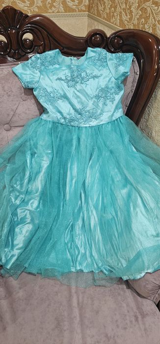 Продам платья детские