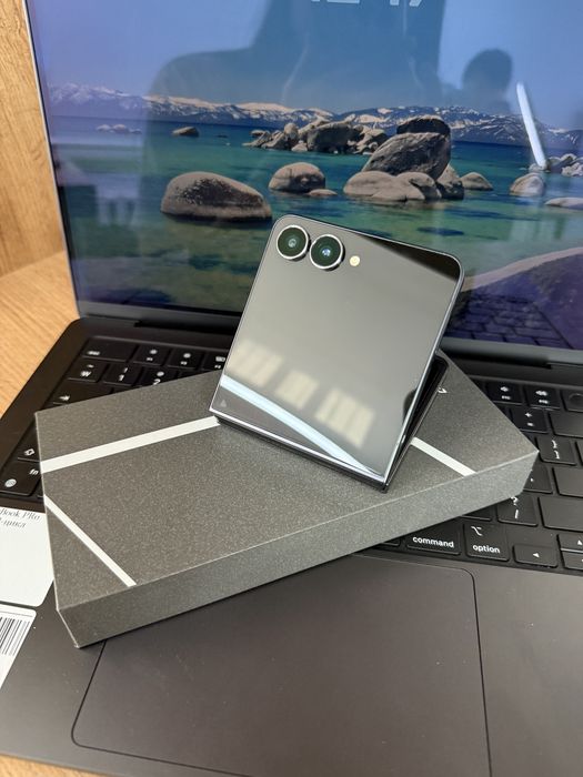 Смартфон Samsung Galaxy ZFlip 7