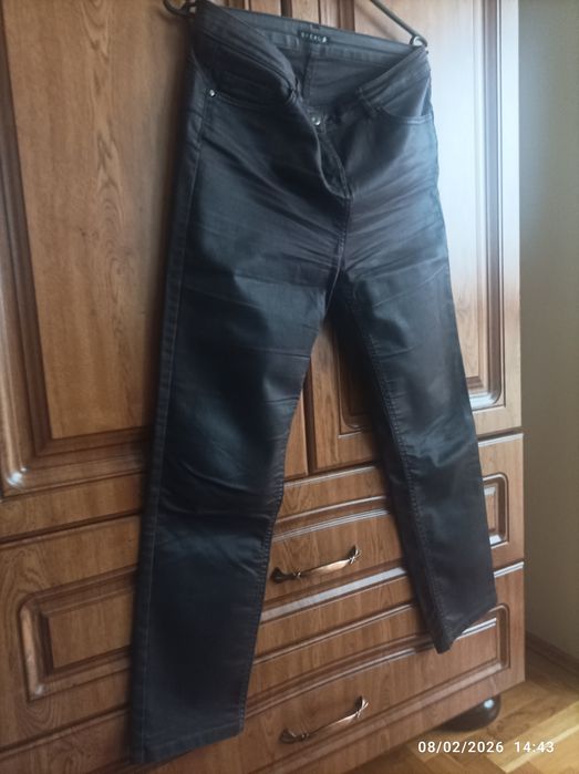 4 pantaloni efect piele