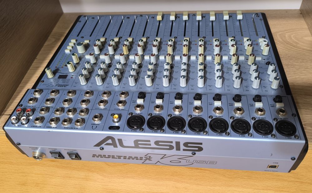 Alesis multimix 12