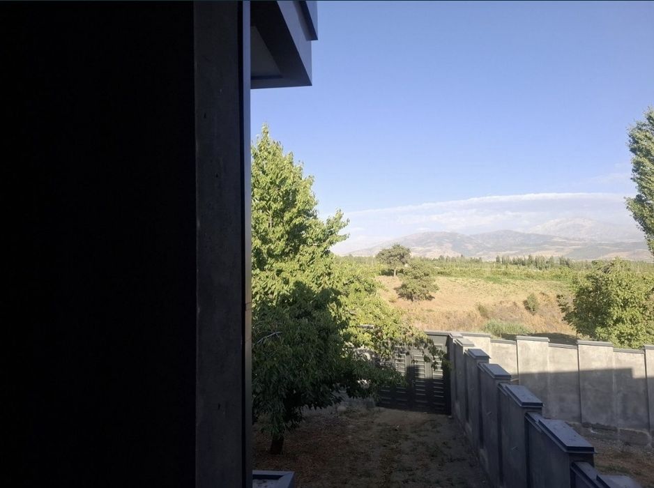 Oqtoshda  tayyor karopka dacha sotiladi