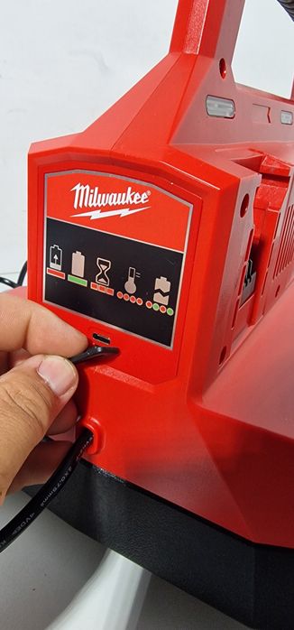 Statie incarcare Milwaukee packout  an 2026 Rapid chargher Milwaukee