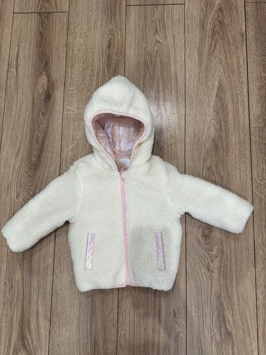 Продам осеннюю куртку для девочки