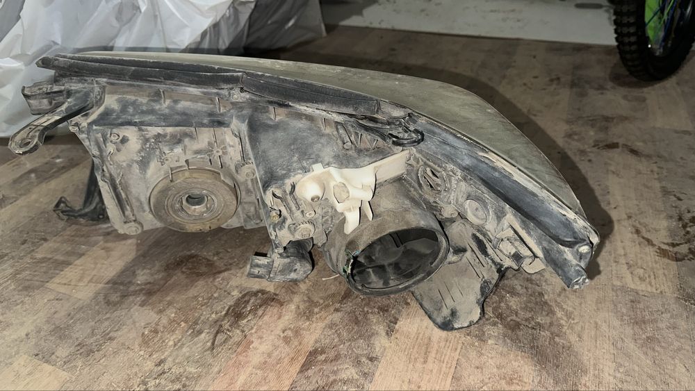 Фары LC200 правая