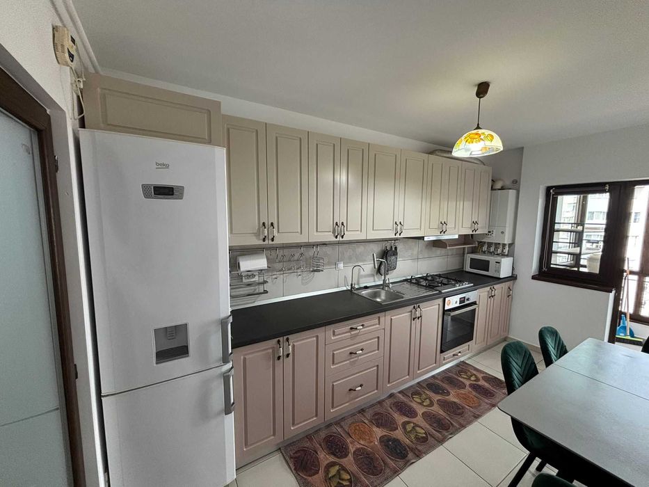Apartament 3 camere | CUG | 69 mp + balcon închis | 2 băi | Renovat | 600 €