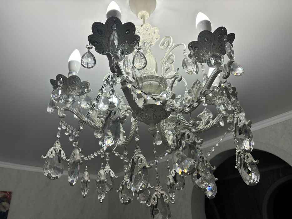 Продам хрустальную люстру