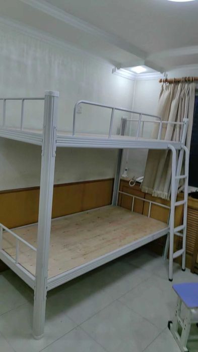 Двухъярусная металлическая кровать для жилых помещений