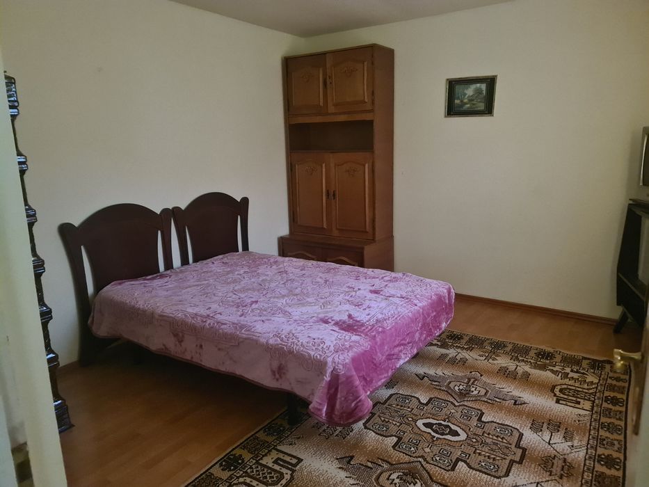 Vand casa cu gradina
