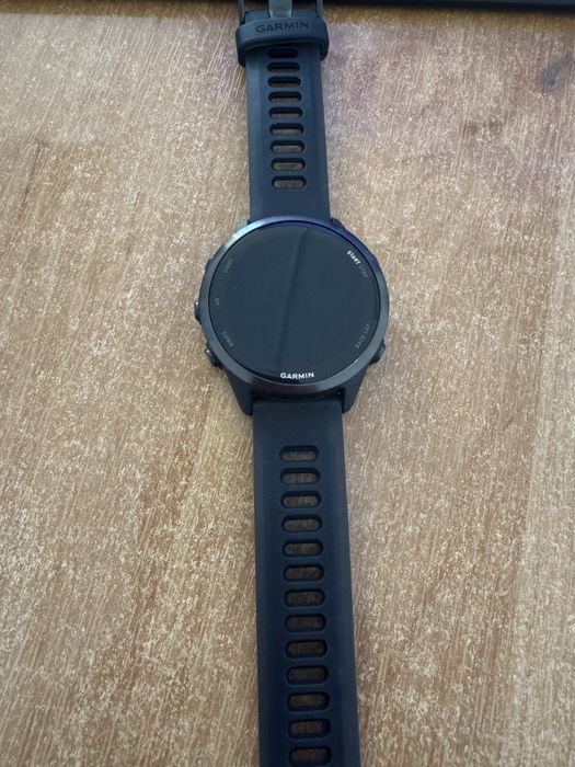 Смарт-часы Garmin Forerunner 570 42 мм черный