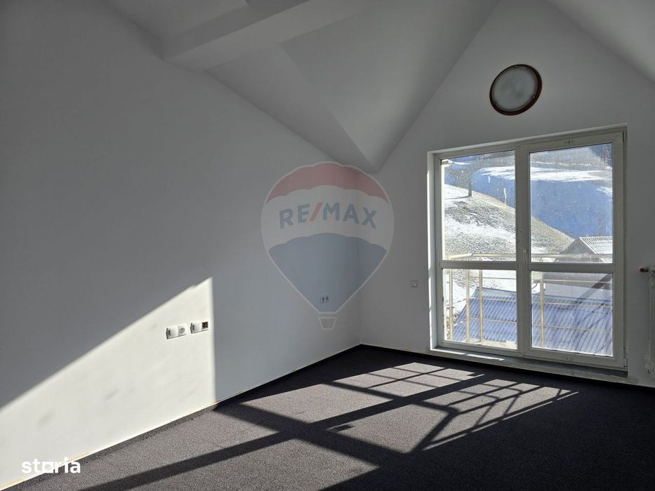 Vila / Pensiune / Camin / Azil seniori, zona superba Moeciu, parcare