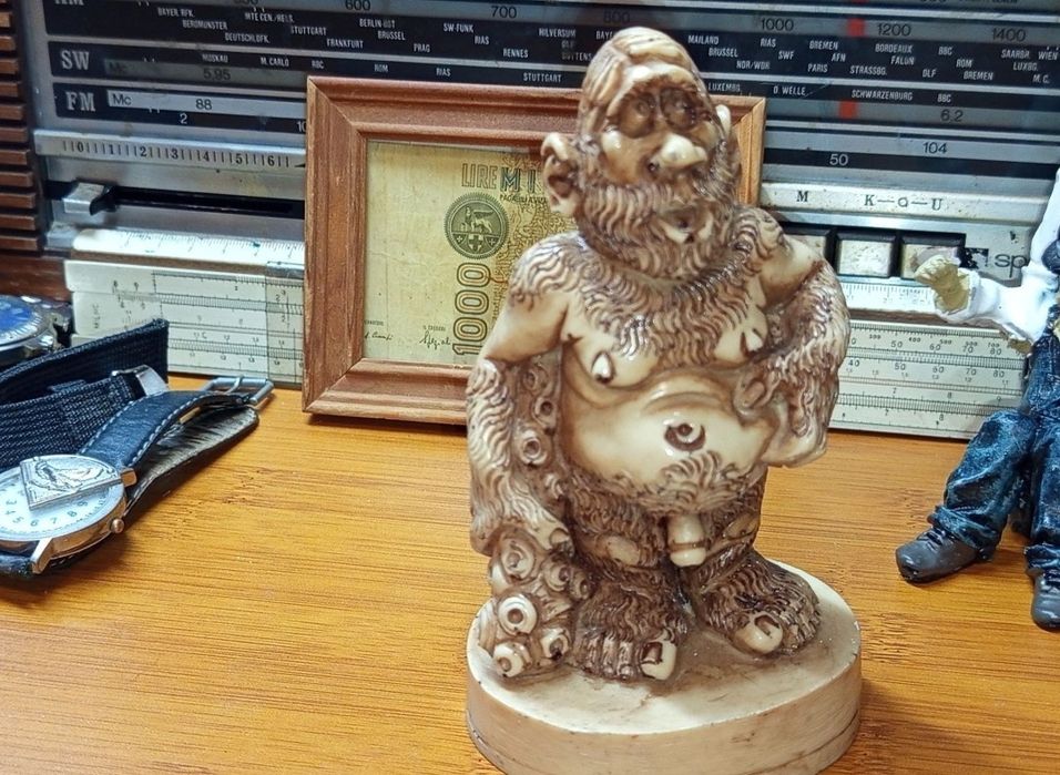 Figurină rară " omul peșterilor"gol de Neanderthal de Armani Guiseppe