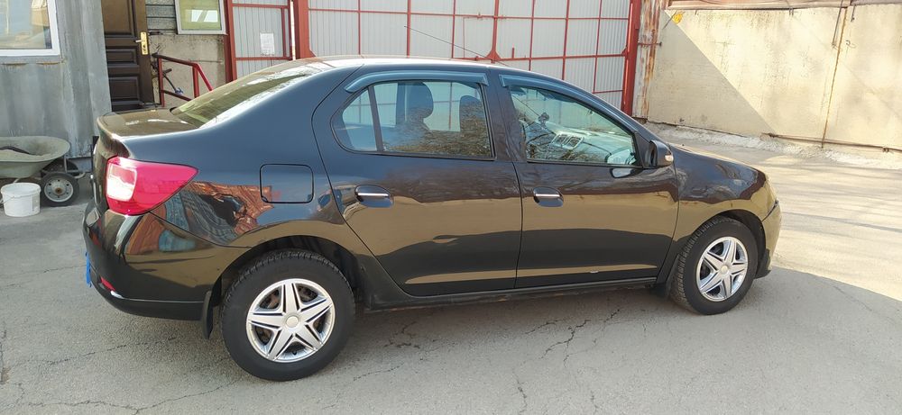 Рено Логан автомобиль