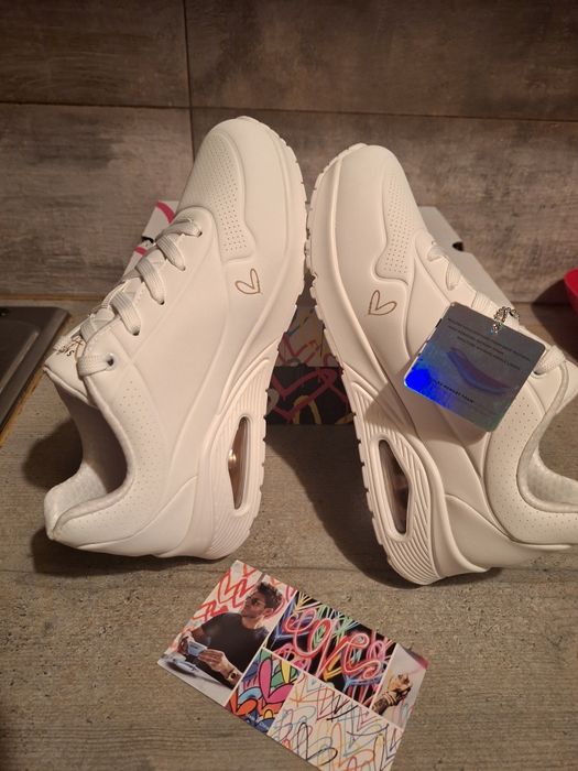 Adidasi Skechers