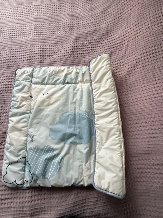 Продам матрас на пеленальный столик