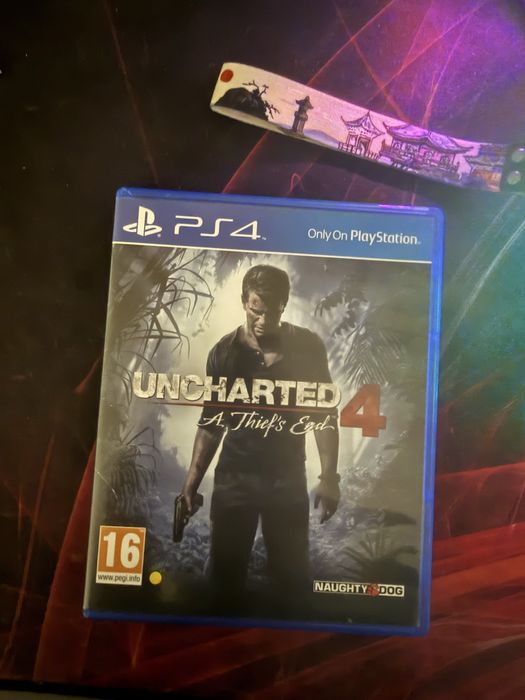 Vand joc uncharted 4 pentru ps4 URGENT!