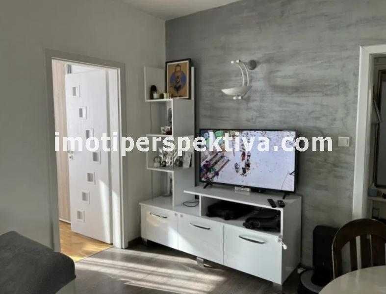 Продава се Тристаен апартамент в Пловдив, Христо Смирненски - 64 кв.м за 1922 €/кв.м - Снимка #2