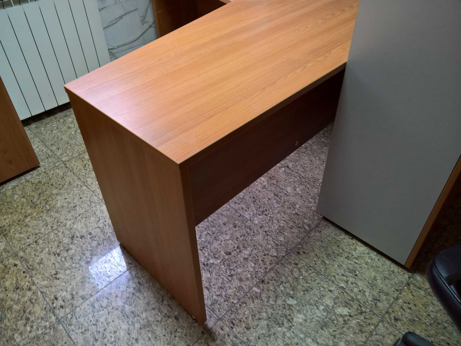 Голямо ъглово директорско бюро "МiM". Масивно.