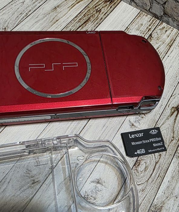 Эксклюзив PSP 3000 красная