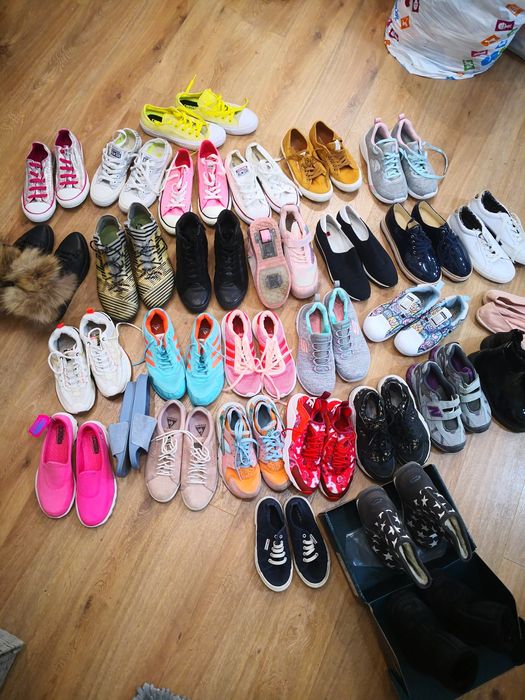 Дамски обувки еспадрили, и маратонки платформи.